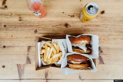 漢堡與薯條 從傳統面包到現代美食攝影的盛宴
